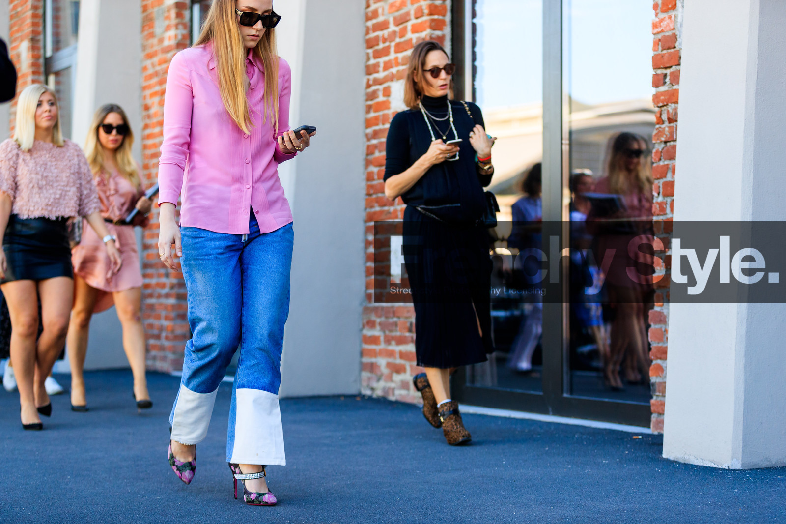 atmosphere details, blue denim, denim pants, detail, fashion week, floral, flowers, frenchystyle, FW, graphic pants, high heels, horizontal, jeans, jonathan paciullo, leather shoes, MFW, MILAN, pink shoes, pink sweater, printed pants, printed shoes, SPRING SUMMER 2018, SS 18, street style, sunglasses, trousers