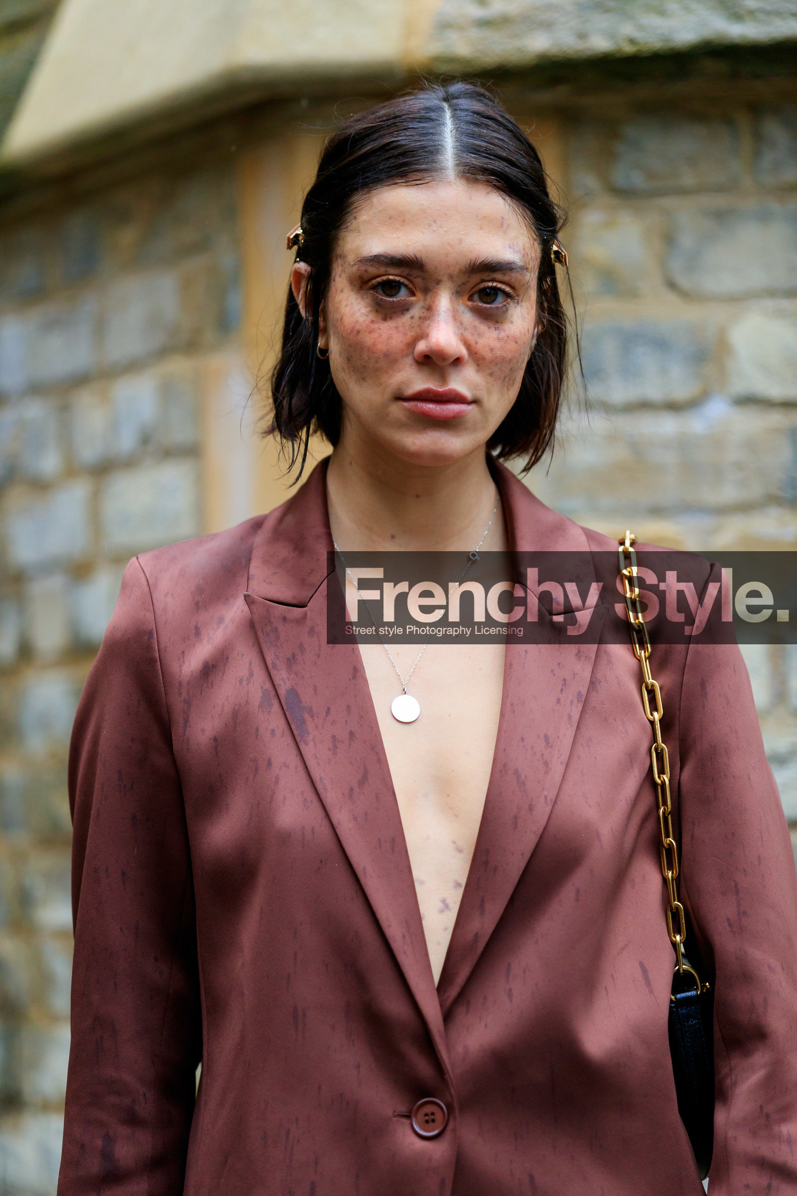 model, maeva marshall, golden hair clip, golden chain strap bag, golden necklace, brown jacket, nude make up, close up detail, low necked jacket, satin jacket, shoulder bag, fashion week, frenchystyle, FW, jonathan paciullo, street style, LFW, LONDON, AUTUMN WINTER 2020-2021, FALL WINTER 2020-2021, FW 20-21, vertical, atmosphere details, detail