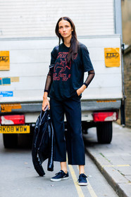 black jacket, black pants, black perfecto, black sneakers, black t shirt, fashion week, frenchystyle, full length, FW, jonathan paciullo, leather jacket, leather perfecto, LFW, LONDON, model, nike, printed t shirt, SPRING SUMMER 2017, SS 17, street style, tone on tone, total look black, trousers, vertical, waleska gorczevski, woman