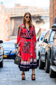black bag, brown shoes, fashion week, frenchystyle, full length, FW, high heels, jonathan paciullo, leather bag, leather shoes, multicolor dress, NEW YORK, NYFW, printed dress, ray ban, red dress, SPRING SUMMER 2018, SS 18, street style, sunglasses, vertical