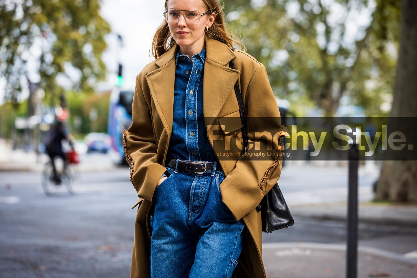 Alex Carl, belt, black belt, blue denim, blue jean, blue jean shirt, camel trenchcoat, denim, denim pants, denim shirt, glasses, leather belt, trenchcoat, fashion week, frenchystyle, FW, jonathan paciullo, street style, PFW, PARIS, SPRING SUMMER 2022, SS 22, atmosphere details, horizontal