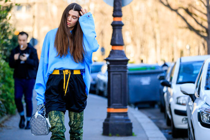 atmosphere details, AUTUMN WINTER 2017-2018, AW 17-18, black shorts, blue sweater, detail, FALL WINTER 2017-2018, fashion week, frenchystyle, FW, FW 17-18, green boots, high boots, high heels, hoodie, horizontal, jonathan paciullo, leather bag, leather shoes, louis vuitton, monogram, PARIS, PFW, printed shoes, shiny bag, silver bag, street style, trousers, ursina gysi