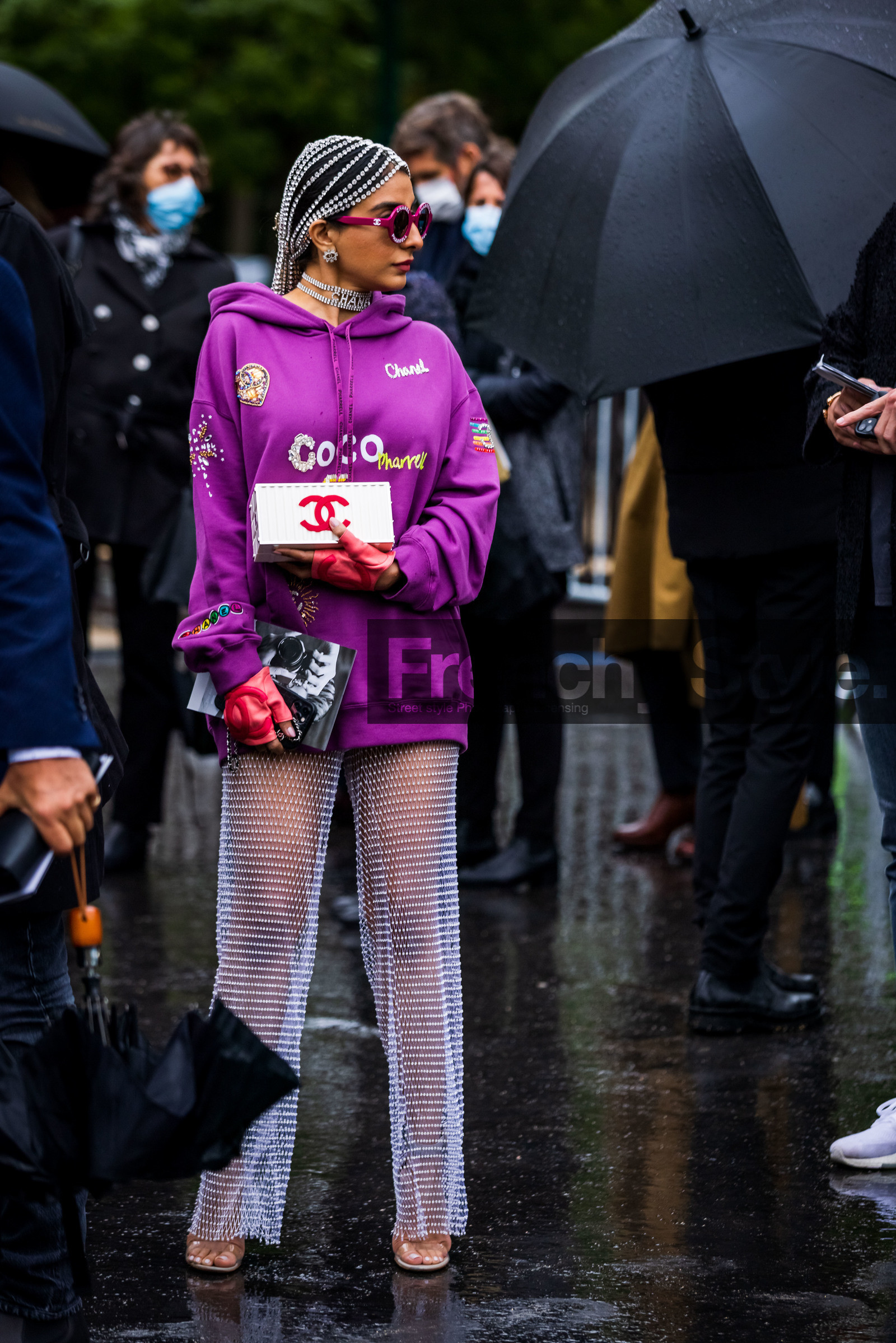 chanel look, choker, clutch, color, detail, hairstyle, hoodie, mitten, orange hoodie, pants, pearls, purple hoodie, purple sunglasses, red mitten, sandals, silver choker, silver clutch, silver pants, statement, statement pants, strass, strass pants, sunglasses, fashion week, frenchystyle, FW, jonathan paciullo, street style, PFW, PARIS, SPRING SUMMER 2022, SS 22, vertical, full length