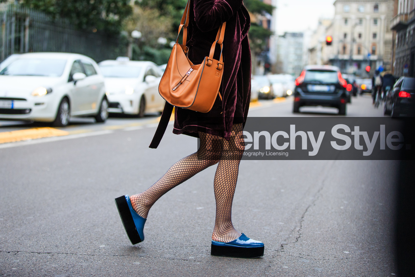 atmosphere details, AUTUMN WINTER 2016-2017, AW 16-17, blue, blue shoes, bordeaux, burgundy, camel bag, detail, FALL WINTER 2016-2017, fashion week, fishnet, frenchystyle, FW, FW 16-17, horizontal, jonathan paciullo, leather bag, leather shoes, LFW, loewe, LONDON, MENSWEAR, mules, street style, varnished leather shoes, velvet, wedges