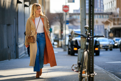 sabina socol, beige trench coat, camel suede boots, brown leather bag, crossbody bag, tory burch bag, blue jeans, cropped jeans, flare jeans, white top, orange trench coat, fashion week, frenchystyle, FW, jonathan paciullo, street style, FALL WINTER 2020-2021, AUTUMN WINTER 2020-2021, FW 20-21, horizontal, atmosphere details, full length, NYFW, NEW YORK