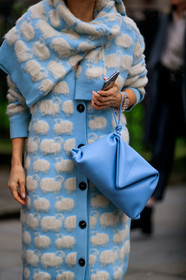 light blue pullover, light blue leather bag, light blue leather clutch, light blue cardigan, white cardigan, white pullover, animal printed cardigan, animal printed pullover, strassed bracelet, diamond bracelet, multi bracelet, iphone, close up detail, bag detail, fashion week, frenchystyle, FW, jonathan paciullo, street style, LFW, LONDON, AUTUMN WINTER 2020-2021, FALL WINTER 2020-2021, FW 20-21, vertical, atmosphere details, detail