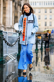 AUTUMN WINTER 2017-2018, AW 17-18, black shoes, blue denim, blue pants, denim jacket, earrings, FALL WINTER 2017-2018, fashion week, frenchystyle, full length, FW, FW 17-18, high heels, jonathan paciullo, leather shoes, PARIS, PFW, printed jacket, printed pants, street style, trousers, vertical