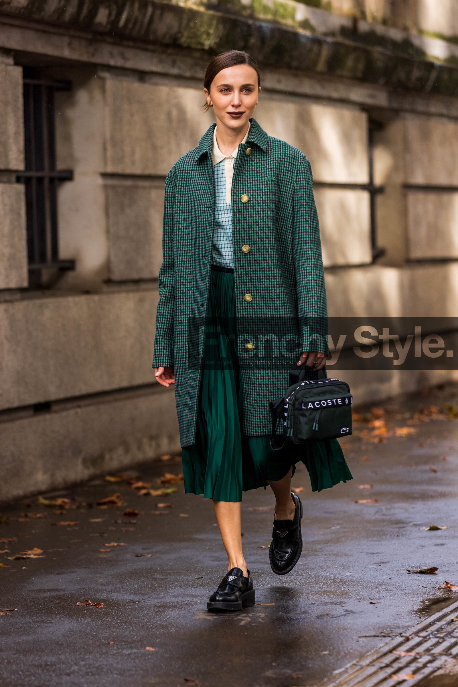 bag, black loafers, black mocassins, check, checked coat, checked polo, coat, green coat, green polo, green skirt, lacoste look, loafers, Mary Leest, midi skirt, mocassins, pleated skirt, polo, prada loafers, prada mocassins, printed coat, skirt, lacoste, fashion week, frenchystyle, FW, jonathan paciullo, street style, PFW, PARIS, SPRING SUMMER 2022, SS 22, vertical, full length