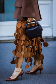 bag, brown bag, brown blazer, brown pumps, brown skirt, chloé bag, leather bag, leather pumps, long skirt, pumps, skirt, valentino pumps, street style, jonathan paciullo, FW, frenchystyle, fashion week, PFW, PARIS, SPRING SUMMER 2022, SS 22, vertical, atmosphere details
