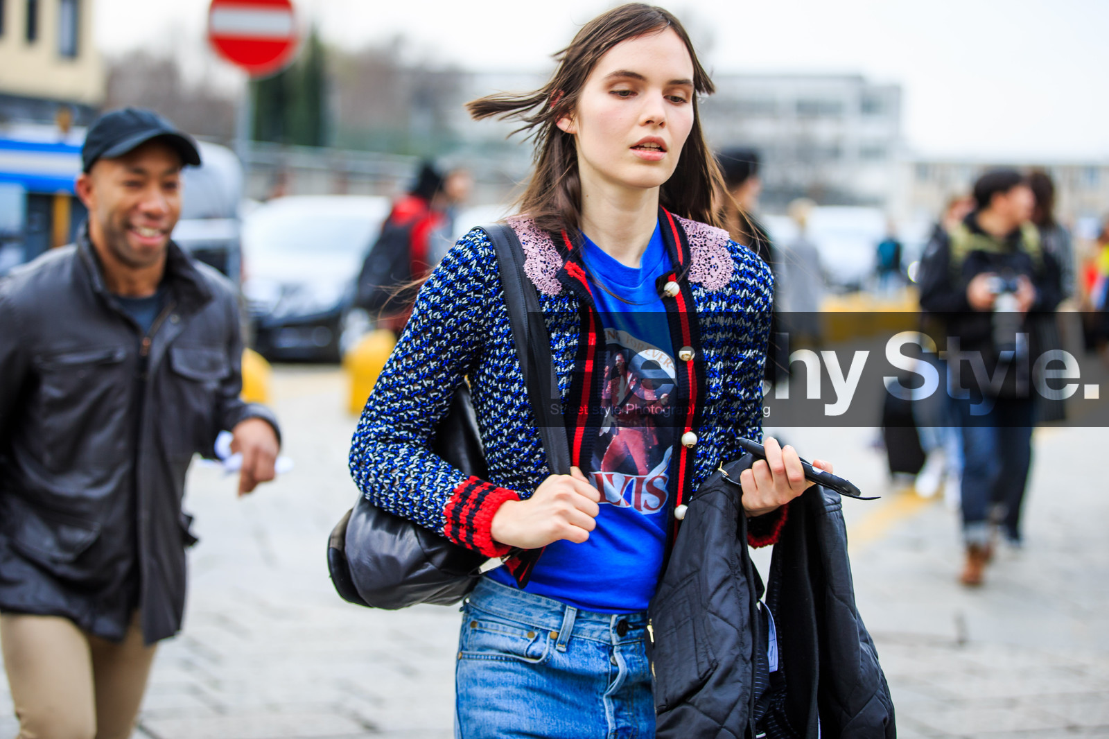 atmosphere details, AUTUMN WINTER 2016-2017, AW 16-17, blue cardigan, blue denim, blue sweater, blue t shirt, denim pants, detail, embroidered sweater, FALL WINTER 2016-2017, fashion week, frenchystyle, FW, FW 16-17, gucci, horizontal, jeans, jonathan paciullo, LFW, LONDON, MENSWEAR, model, printed t shirt, street style, trousers, wet hair