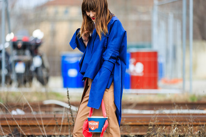 asymetric, atmosphere details, AUTUMN WINTER 2016-2017, AW 16-17, blue bag, blue shirt, brown pants, detail, FALL WINTER 2016-2017, fashion week, frenchystyle, fun bag, FW, FW 16-17, horizontal, jonathan paciullo, LFW, LONDON, MENSWEAR, printed bag, street style, trousers