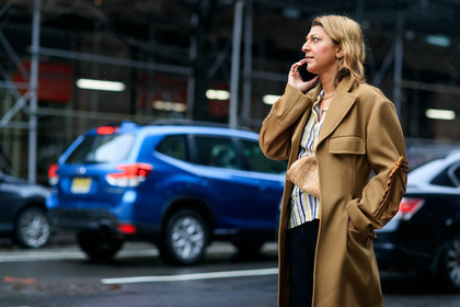 beige trench coat, ruffle trench coat, striped top, white top, yellow top, knit top, knitwear, bottega veneta bag, crossbody bag, beige bag, fashion week, frenchystyle, FW, jonathan paciullo, street style, NYFW, NEW YORK, AUTUMN WINTER 2020-2021, FALL WINTER 2020-2021, FW 20-21, horizontal, atmosphere details, detail