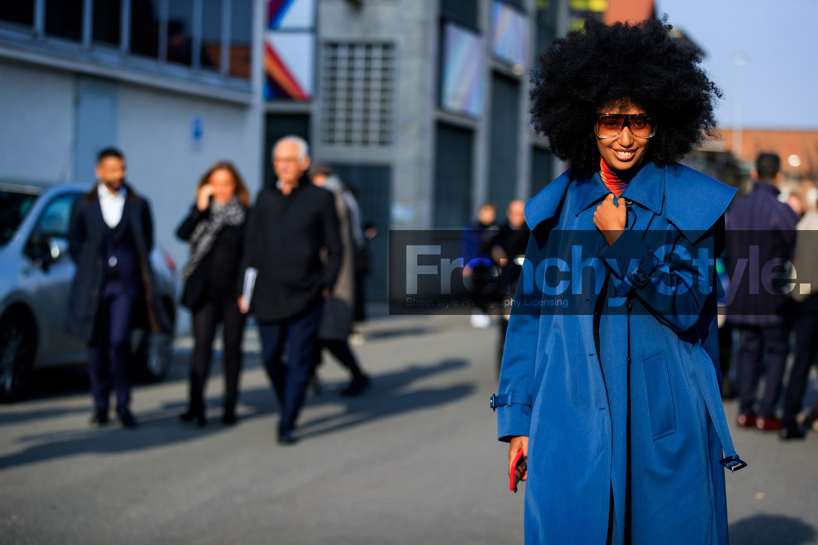 blue jacket, sunglasses, trench coat, afro hair, fashion week, frenchystyle, FW, jonathan paciullo, street style, MFW, MILAN, AUTUMN WINTER 2018-2019, FALL WINTER 2018-2019, FW 18-19, horizontal, atmosphere details, julia sarr jamois, julia sarr-jamois