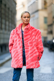 blue denim, denim pants, fur jacket, graphic jacket, jeans, pink fur, pink jacket, printed jacket, stripes, thora valdimars, trousers, MILAN, MFW, fashion week, frenchystyle, FW, jonathan paciullo, street style, AUTUMN WINTER 2019-2020, AW 19-20, FALL WINTER 2019-2020, FW 19-20, vertical, atmosphere details, detail