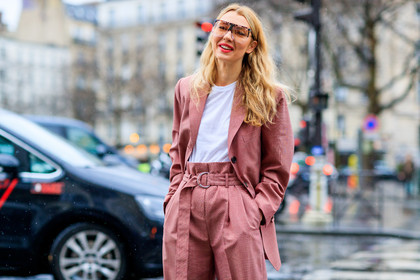 atmosphere details, AUTUMN WINTER 2017-2018, AW 17-18, blazer, detail, FALL WINTER 2017-2018, fashion week, frenchystyle, fun sunglasses, FW, FW 17-18, high waist, horizontal, jonathan paciullo, PARIS, PFW, pink jacket, pink pants, roberta benteler, street style, sunglasses, trousers, white t shirt