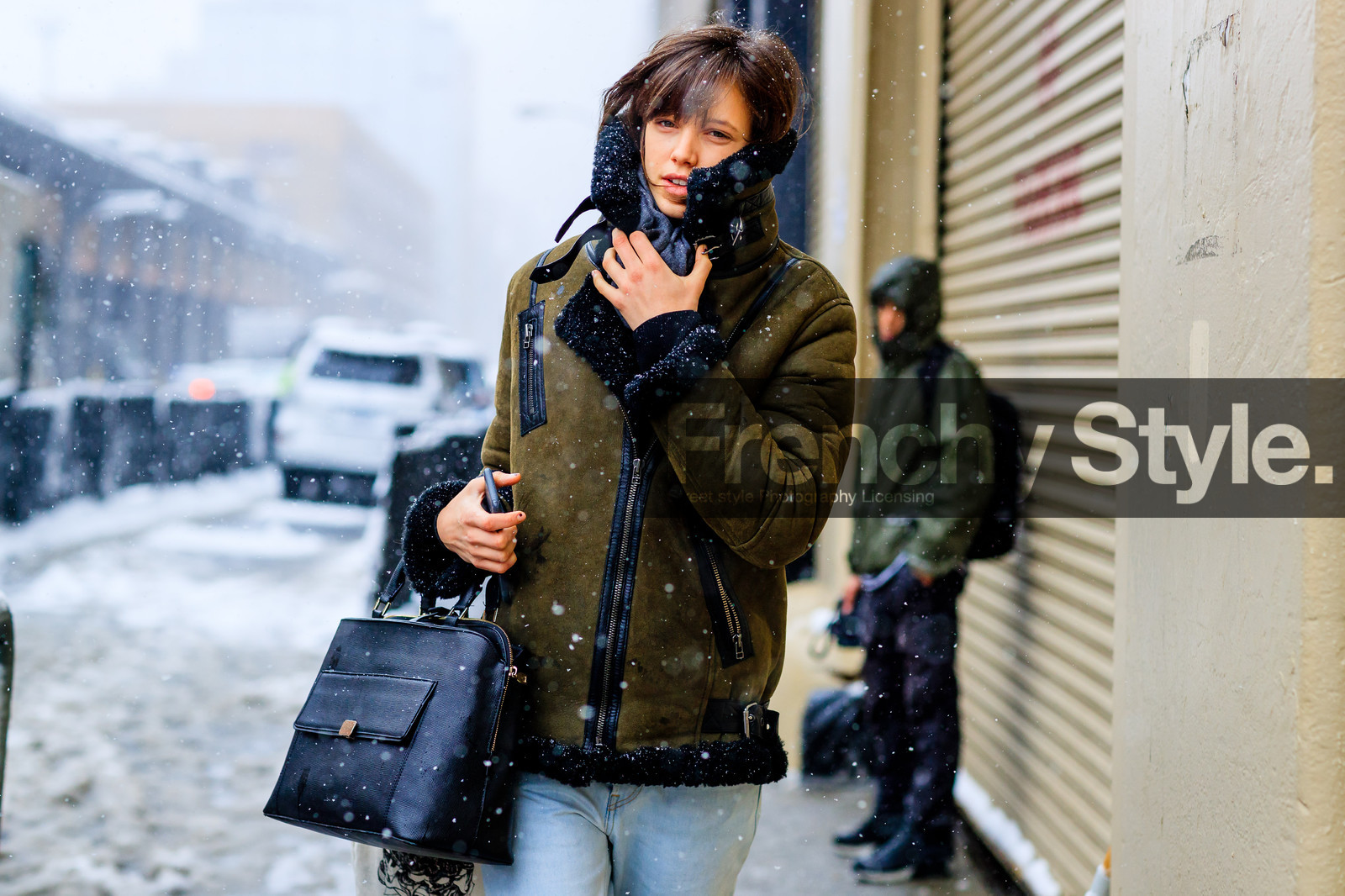 atmosphere details, AUTUMN WINTER 2017-2018, AW 17-18, black bag, black fur, blue denim, denim pants, detail, FALL WINTER 2017-2018, fashion week, frenchystyle, FW, FW 17-18, green jacket, horizontal, jeans, jonathan paciullo, leather bag, leather jacket, model, NEW YORK, NYFW, shearling, street style, trousers