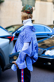 AUTUMN WINTER 2017-2018, AW 17-18, black bag, black pants, blue shirt, FALL WINTER 2017-2018, fashion week, frenchystyle, full length, FW, FW 17-18, green cap, gucci, jonathan paciullo, leather bag, men shirt, MFW, MILAN, open back, open work, oversize, street style, striped shirt, sweatpants, trousers, tucked in, turtleneck sweater, vertical, vêtements, white sweater