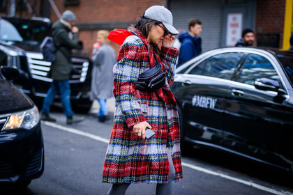 black bag, checked, checked coat, fanny pack, graphic jacket, grey cap, leather bag, plaid, printed jacket, red coat, tartan, street style, jonathan paciullo, FW, frenchystyle, fashion week, NYFW, NEW YORK, AUTUMN WINTER 2018-2019, AW 18-19, FALL WINTER 2018-2019, FW 18-19, atmosphere details, horizontal, detail