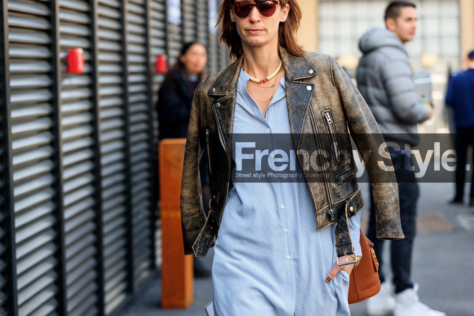 atmosphere details, AUTUMN WINTER 2017-2018, AW 17-18, black jacket, black perfecto, blue dress, detail, FALL WINTER 2017-2018, fashion week, frenchystyle, FW, FW 17-18, horizontal, jonathan paciullo, leather bag, leather perfecto, MFW, MILAN, over the shoulder, printed dress, street style, striped dress, sunglasses