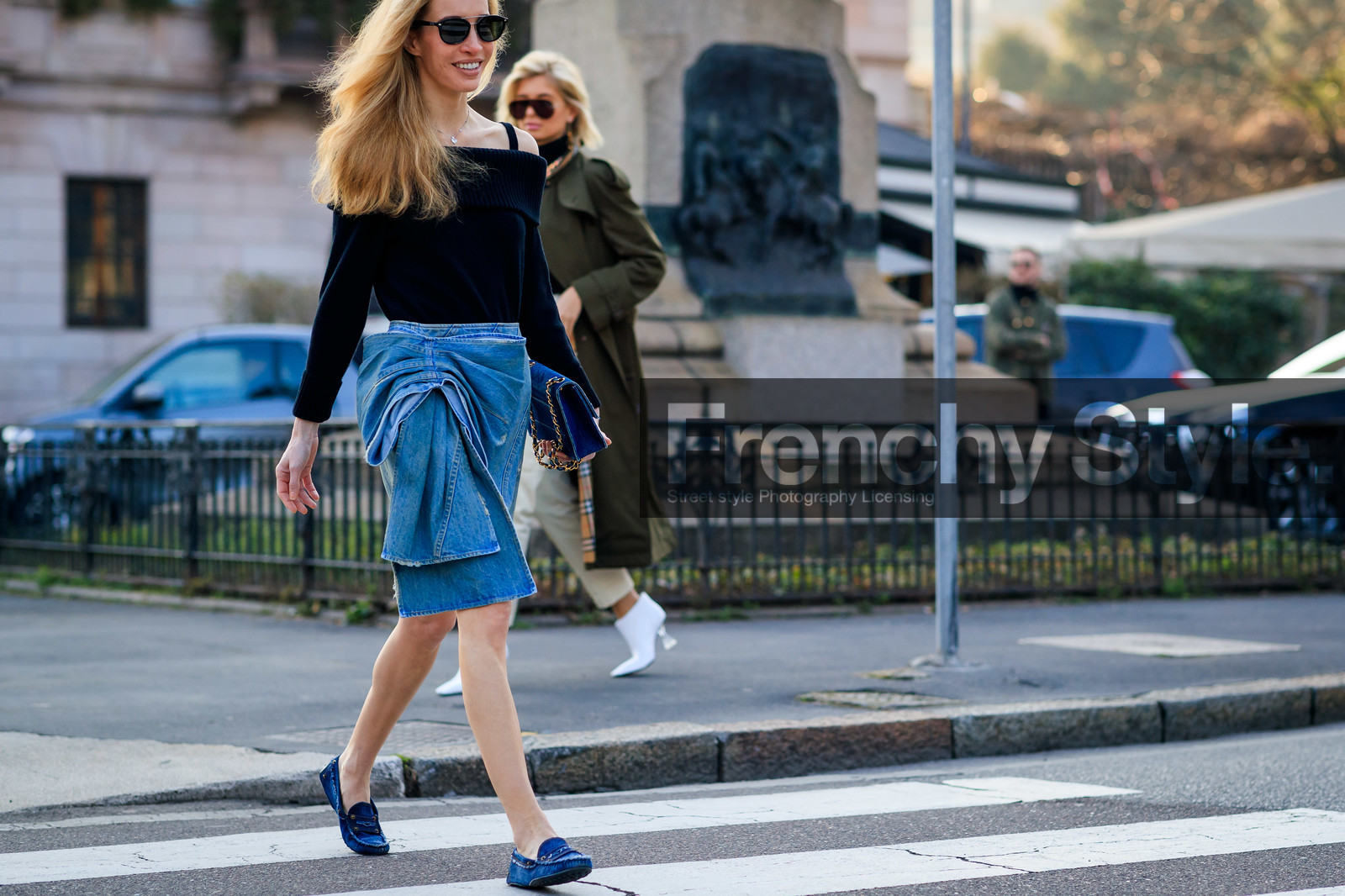 black sweater, blue denim, denim bag, denim shoes, denim skirt, leather bag, leather shoes, sunglasses, MILAN, MFW, fashion week, frenchystyle, FW, jonathan paciullo, street style, AUTUMN WINTER 2019-2020, AW 19-20, FALL WINTER 2019-2020, FW 19-20, atmosphere details, detail, horizontal