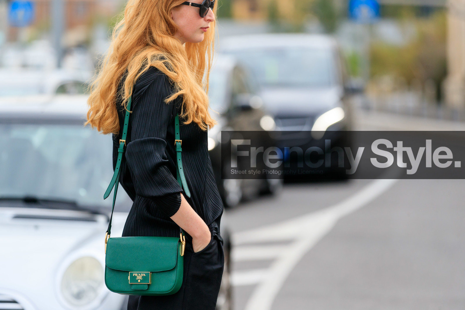 close up detail, bag detail, green leather bag, shoulder bag, prada bag, black blouse, pleated blouse, fashion week, frenchystyle, FW, jonathan paciullo, street style, MFW, MILAN, SPRING SUMMER 2020, SS 20