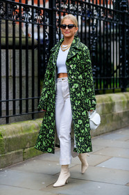 caro daur, black sunglasses, butterfly sunglasses, multi necklace, golden necklace, golden earrings, hoop earrings, big chain necklace, chain necklace, white pullover, white jeans, white leather bag, white leather boots, cropped pullover, green coat, brocart coat, floral embroidered coat, floral printed coat, mini bag, hand bag, round shape bag, high heels boots, fashion week, frenchystyle, FW, jonathan paciullo, street style, LFW, LONDON, AUTUMN WINTER 2020-2021, FALL WINTER 2020-2021, FW 20-21, vertical, full length