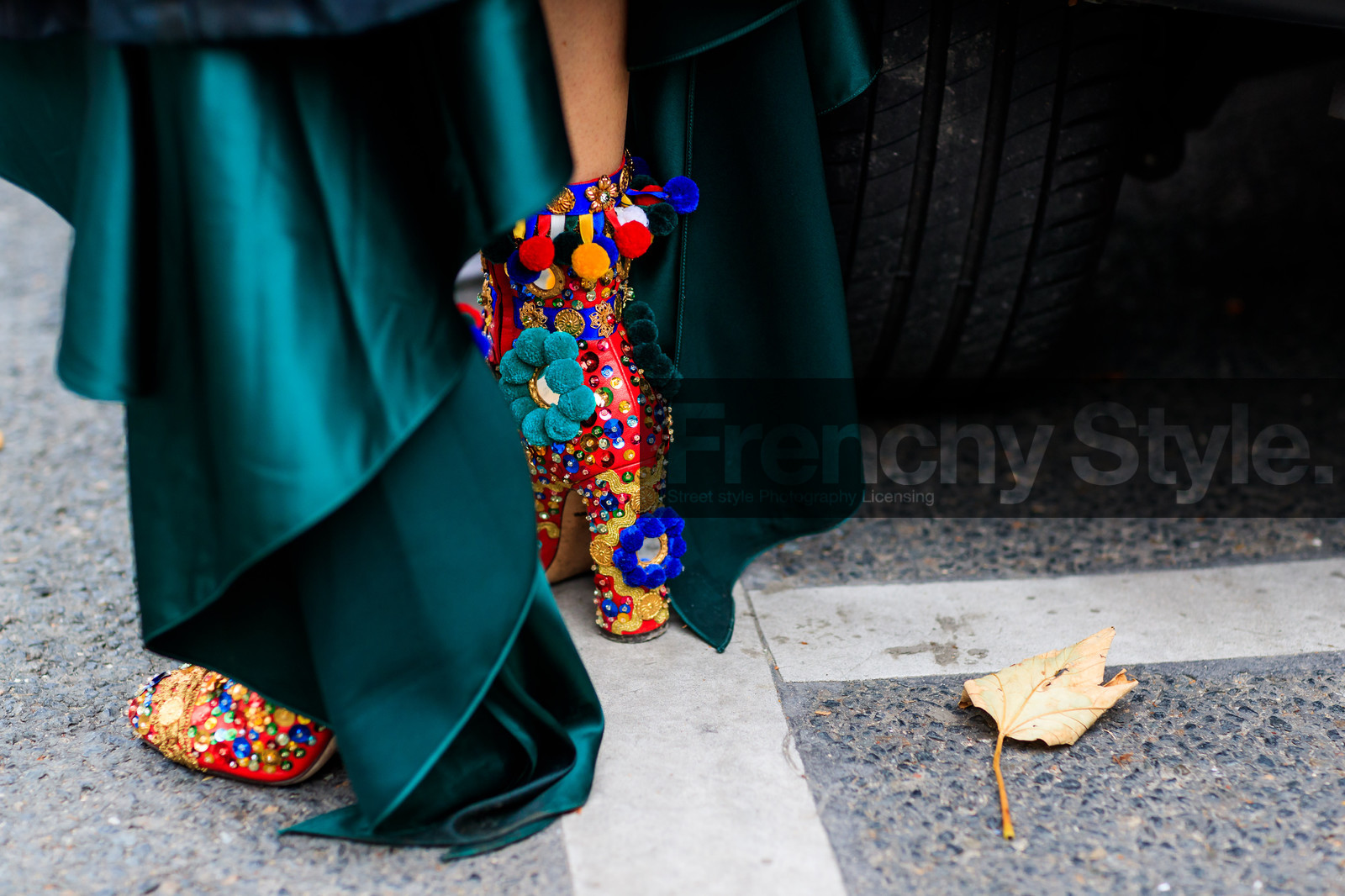 atmosphere details, detail, embroidered shoes, embroideries, emerald, fashion week, floral, flowers, frenchystyle, FW, green skirt, high heels, horizontal, jonathan paciullo, leather shoes, multicolor shoes, PARIS, PFW, pompons, red shoes, sequined boots, SPRING SUMMER 2018, SS 18, street style