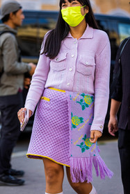 asymetrical skirt, color, facial mask, floral print, flower, fringes, jacket, lila, lila jacket, print, printed skirt, purple jacket, purple skirt, skirt, Susie Lau, wool jacket, street style, jonathan paciullo, FW, frenchystyle, fashion week, PFW, PARIS, SPRING SUMMER 2022, SS 22, vertical, atmosphere details