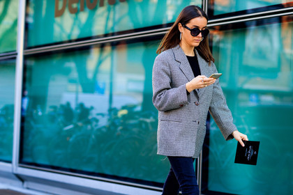 atmosphere details, AUTUMN WINTER 2017-2018, AW 17-18, blazer, blue denim, checked jacket, denim pants, detail, FALL WINTER 2017-2018, fashion week, frenchystyle, FW, FW 17-18, horizontal, houndstooth pattern, jeans, jonathan paciullo, MFW, MILAN, street style, sunglasses, trousers