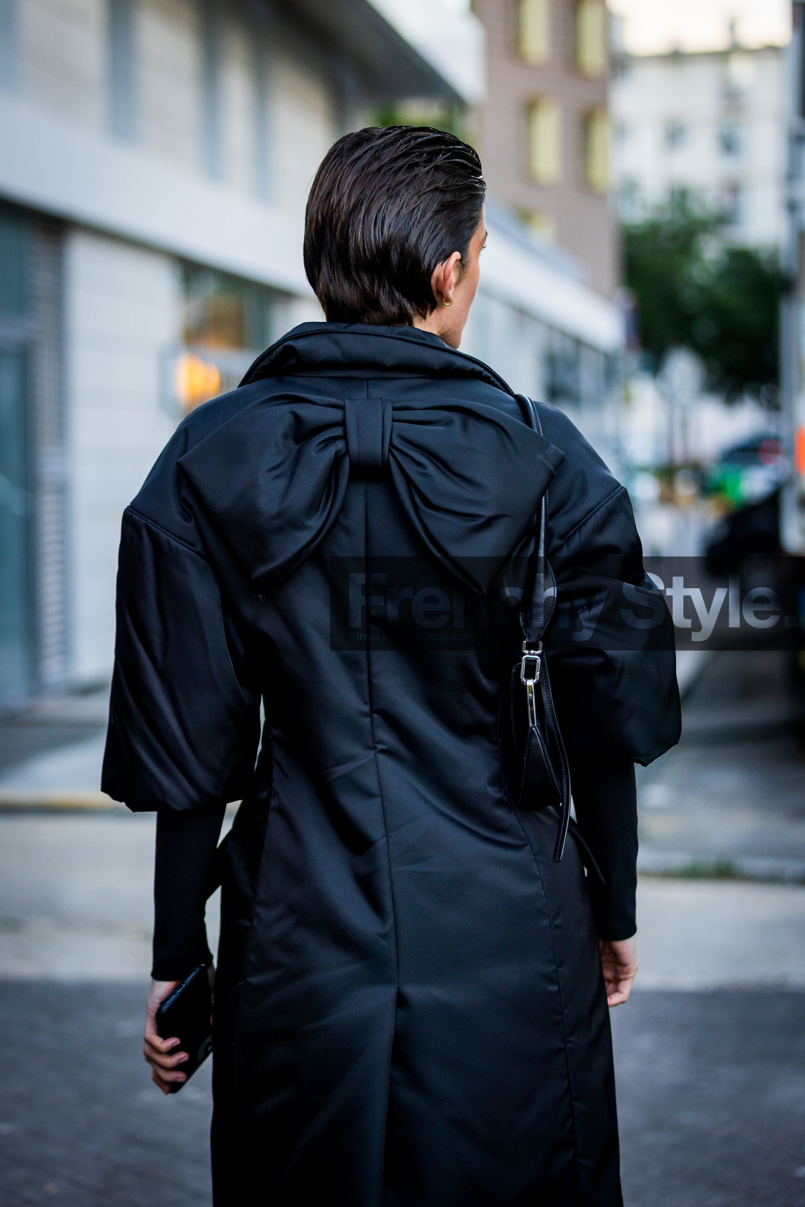 back, back detail, black bag, black coat, black monochrome, bow, coat, Elisa Paulette Vicente, monochrome, street style, jonathan paciullo, FW, frenchystyle, fashion week, PFW, PARIS, SPRING SUMMER 2022, SS 22, vertical, atmosphere details
