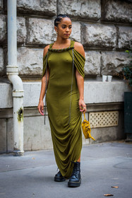 bag, black boots, boots, dr martens, dress, green dress, leather boots, long dress, mini bag, statement dress, yellow bag, street style, jonathan paciullo, FW, frenchystyle, fashion week, PFW, PARIS, SPRING SUMMER 2022, SS 22, vertical, full length