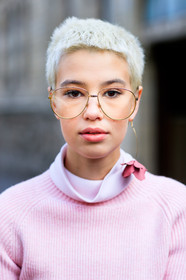 atmosphere details, AUTUMN WINTER 2017-2018, AW 17-18, detail, dyed hair, earrings, FALL WINTER 2017-2018, fashion week, frenchystyle, FW, FW 17-18, jonathan paciullo, PARIS, PFW, pink sweater, portrait, short hair, street style, vertical