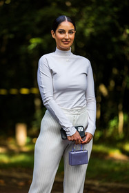 bag, courreges look, Fiona Zanetti, lila bag, mini bag, pants, ribbed pants, small bag, turtleneck, white pants, white turleneck, street style, jonathan paciullo, FW, frenchystyle, fashion week, PFW, PARIS, SPRING SUMMER 2022, SS 22, vertical, atmosphere details