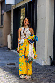 beige mules, beige sandals, beige tank top, color, crossbody bag, fishnet bag, flare pants, floral pants, floral print, flower print, jw anderson bag, mules, pants, print, printed pants, Selma Kaci, tank top, white bag, yellow pants, street style, jonathan paciullo, FW, frenchystyle, fashion week, PFW, PARIS, SPRING SUMMER 2022, SS 22, vertical, full length