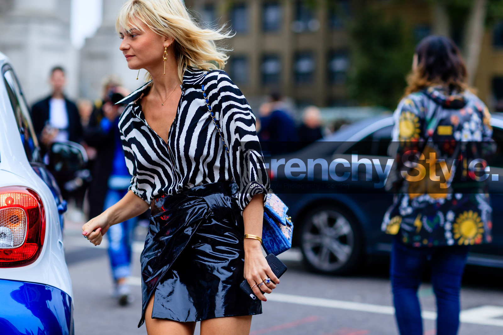 animal print, atmosphere details, black and white, black skirt, blue bag, chanel, detail, fashion week, frenchystyle, FW, graphic shirt, high waist, horizontal, jonathan paciullo, leather skirt, LFW, LONDON, pandora sykes, pink bag, printed shirt, SPRING SUMMER 2017, SS 17, street style, tweed bag, varnished leather, woman, zebra