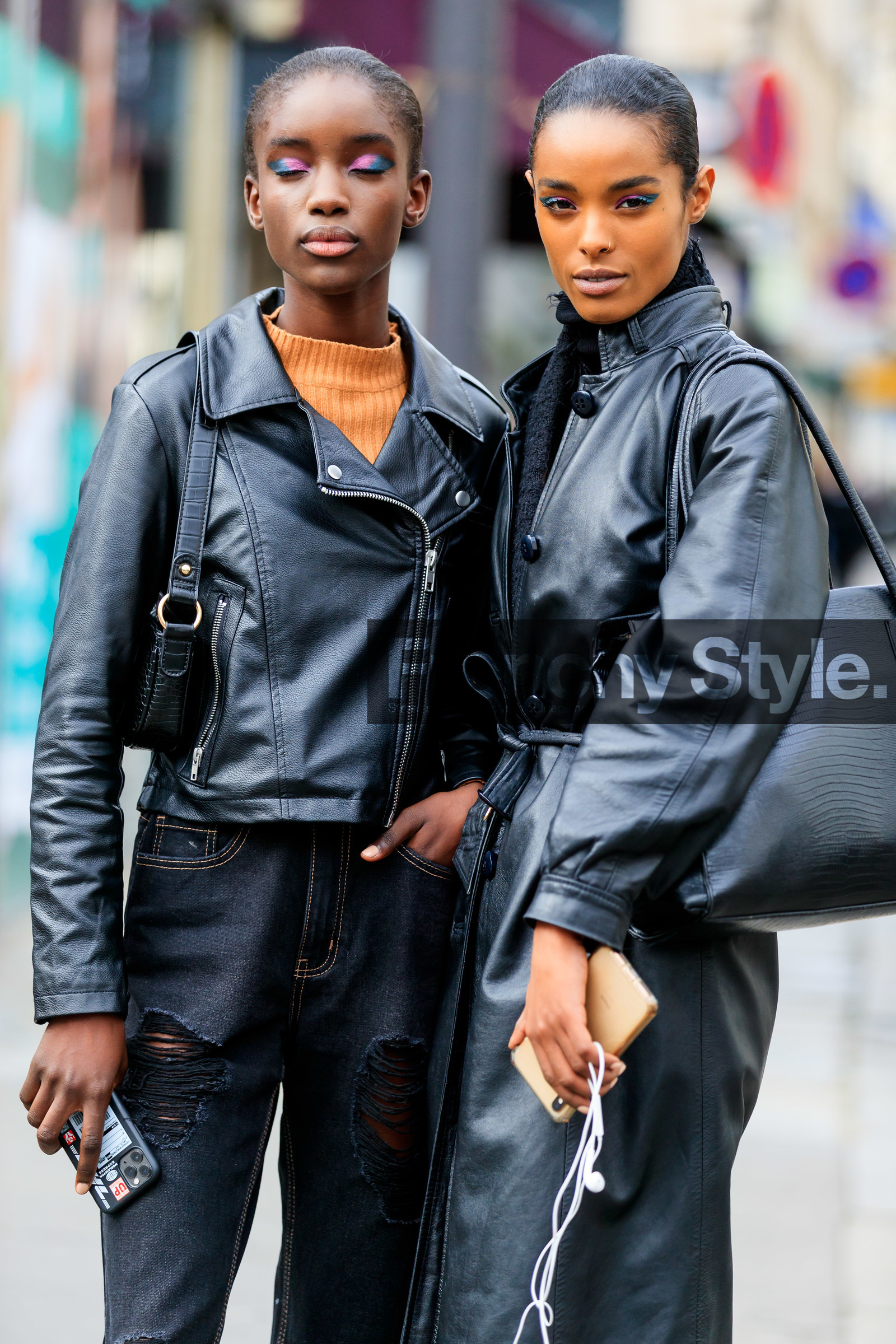 model, make up, make up details, green eyeliner, green eyeshadows, pink eyeliner, pink eyeshadows, black leather jacket, black leather perfecto, black leather trench coat, black jeans, used jeans, fashion week, frenchystyle, FW, jonathan paciullo, street style, PFW, PARIS, vertical, atmosphere details, detail
