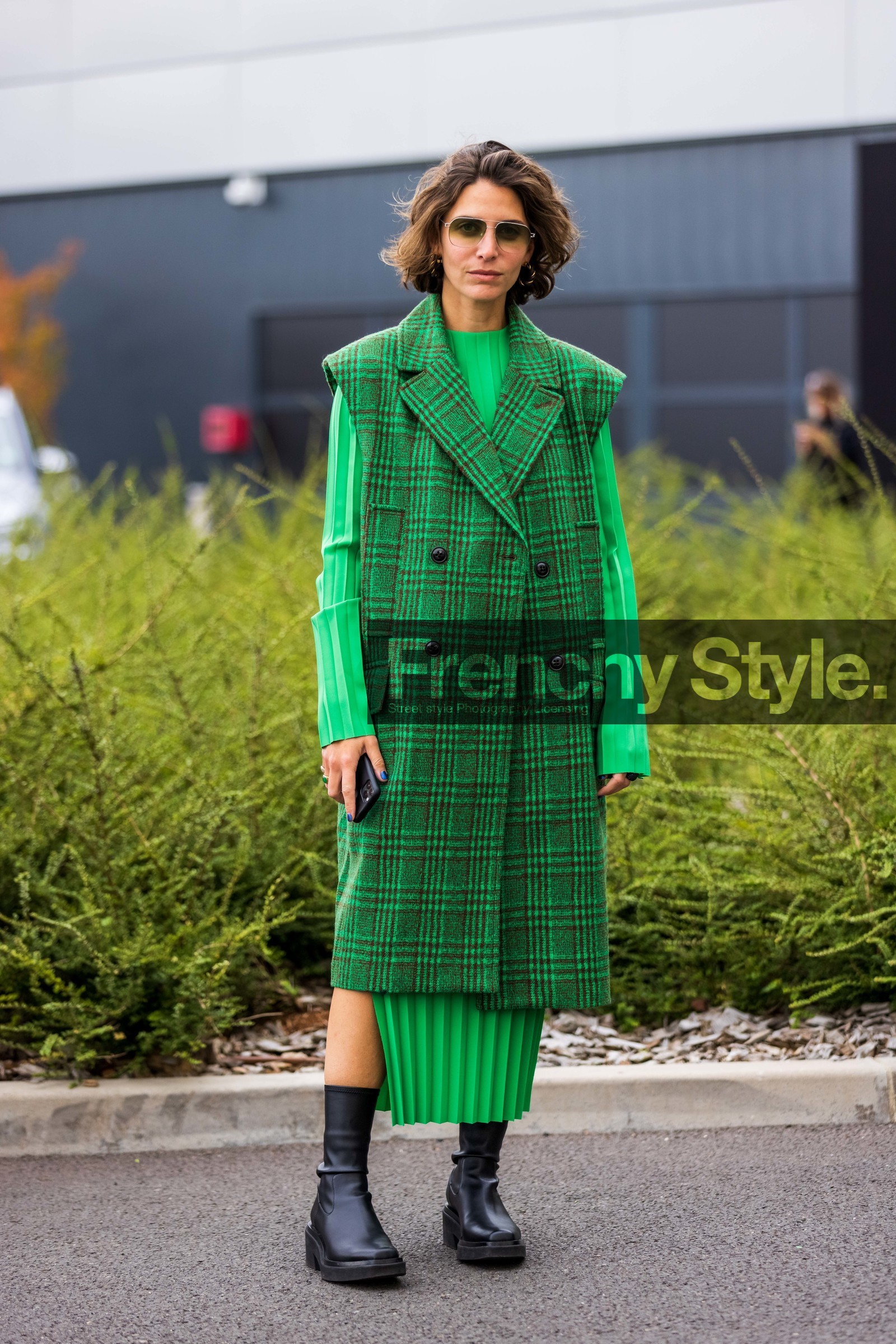 aviator sunglasses, black boots, boots, check, dress, fluo green dress, fluo green jacket, green jacket, jacket, Jen Azoulay, leather boots, pleated dress, sleeveless jacket, sunglasses, tartan jacket, PARIS, PFW, fashion week, frenchystyle, FW, jonathan paciullo, street style, SPRING SUMMER 2022, SS 22, vertical, full length