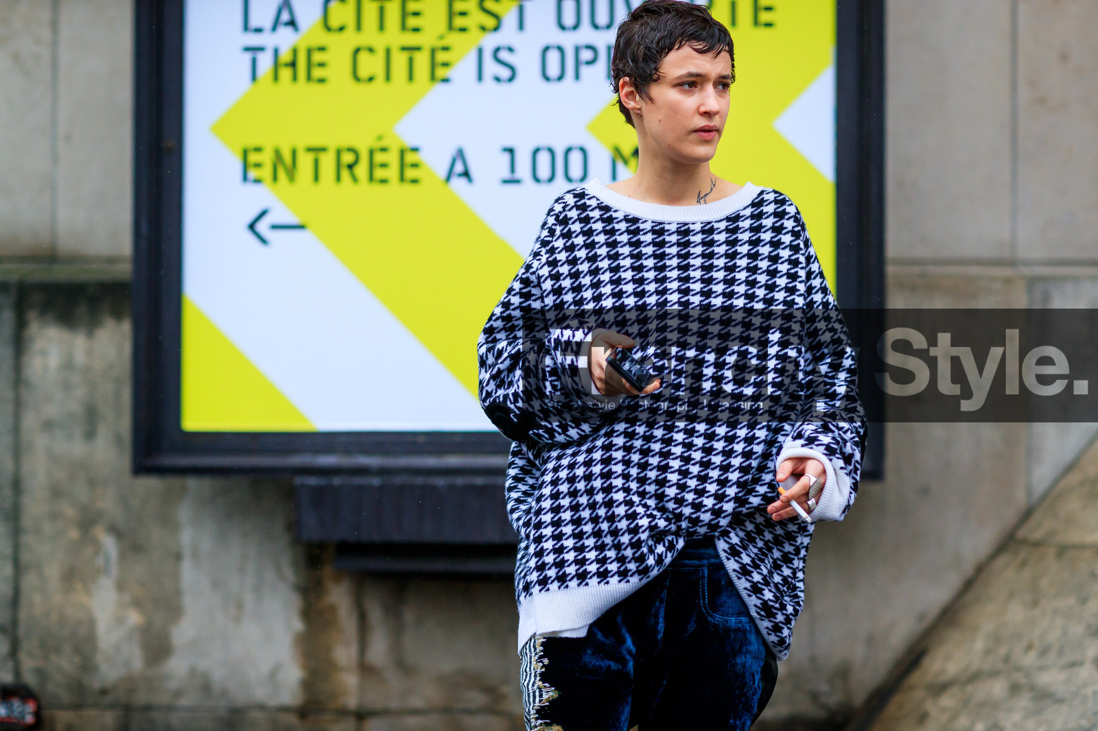 atmosphere details, AUTUMN WINTER 2017-2018, AW 17-18, black and white, detail, FALL WINTER 2017-2018, fashion week, frenchystyle, FW, FW 17-18, graphic sweater, horizontal, houndstooth pattern, jonathan paciullo, navy pants, PARIS, PFW, printed sweater, street style, velvet