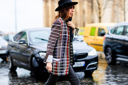 atmosphere details, AUTUMN WINTER 2017-2018, AW 17-18, black hat, blazer, checked jacket, detail, FALL WINTER 2017-2018, fashion week, frenchystyle, FW, FW 17-18, graphic jacket, horizontal, jonathan paciullo, lou doillon, PARIS, PFW, printed jacket, street style