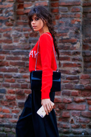 AUTUMN WINTER 2017-2018, AW 17-18, black bag, black pants, detail, eyeliner, eyeshadow, FALL WINTER 2017-2018, fashion week, frenchystyle, FW, FW 17-18, giorgia fowler, gucci, jonathan paciullo, leather bag, MFW, MILAN, model, printed sweater, red sweater, street style, vertical