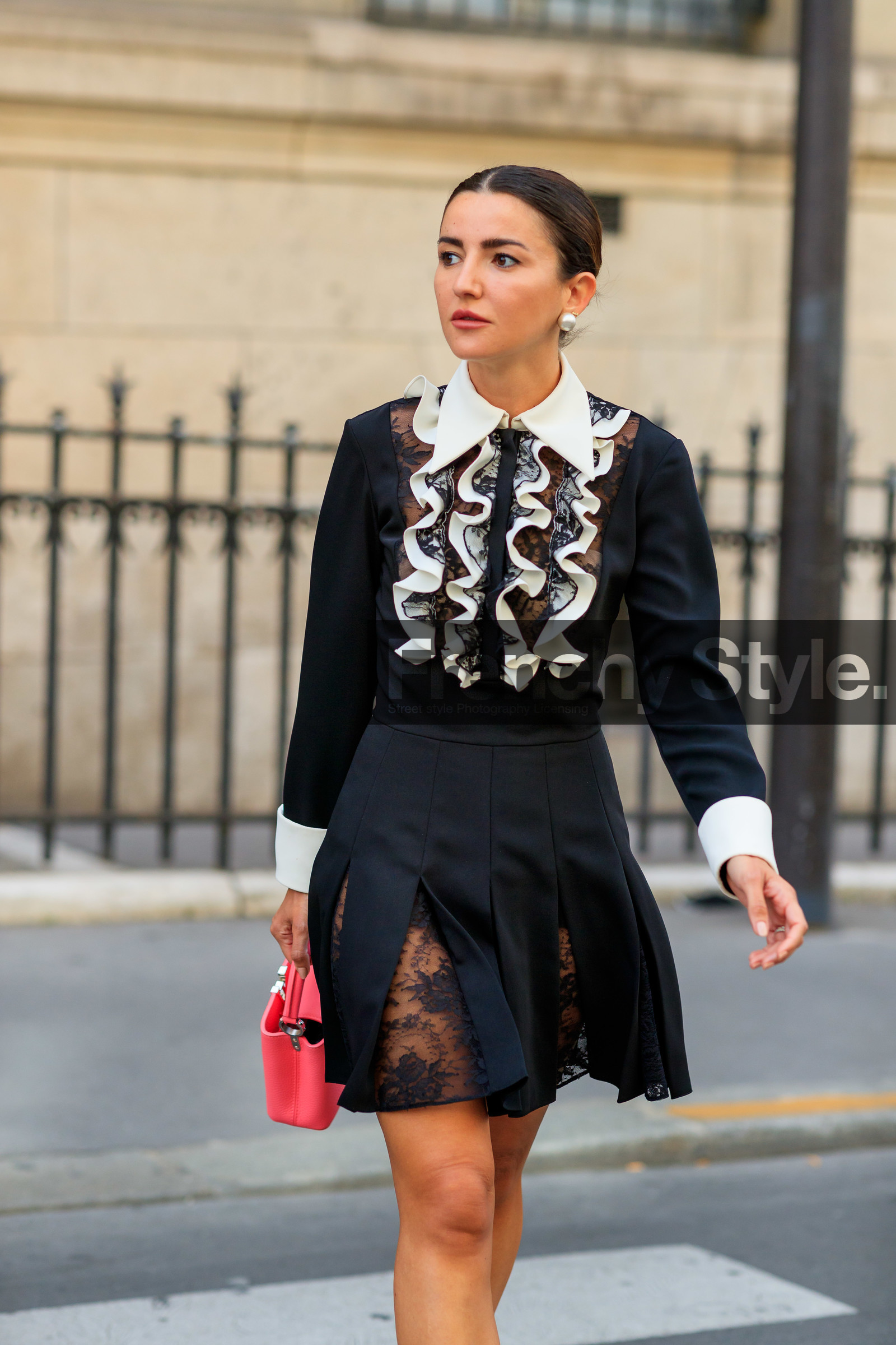 black dress, mini dress, lace dress, white dress, ruffle dress, bicolor dress, long sleeves dress, fashion week, frenchystyle, FW, jonathan paciullo, street style, PFW, PARIS, AUTUMN WINTER 2021-2022, FALL WINTER 2021-2022, FW 21-22, vertical, atmosphere details, detail