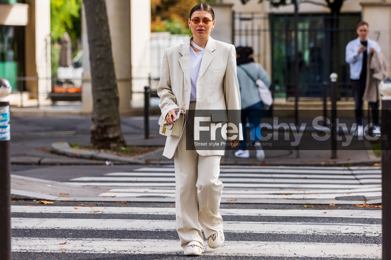 bag, beige bag, beige blazer, beige pants, beige suits, blazer, orange sunglasses, pants, sneakers, stripes, suits, sunglasses, white sneakers, white t-shirt, fashion week, frenchystyle, FW, jonathan paciullo, street style, PFW, PARIS, SPRING SUMMER 2022, SS 22, horizontal, atmosphere details, full length