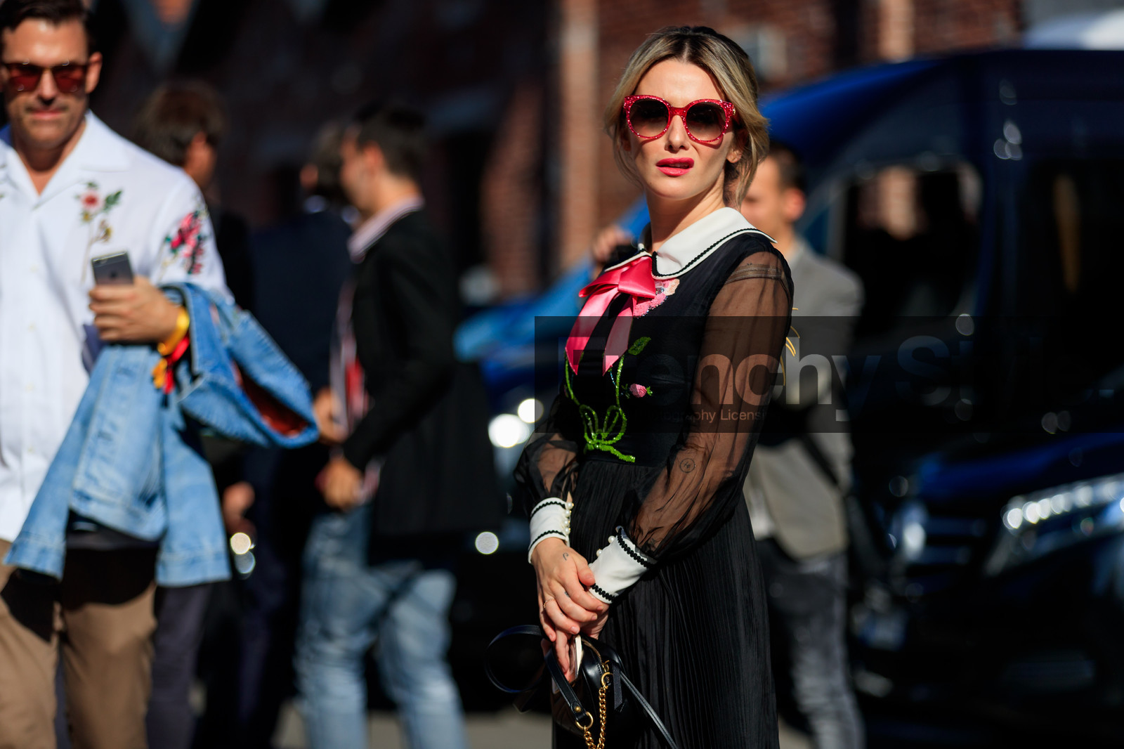 atmosphere details, black bag, black dress, bow collar, detail, fashion week, floral, flowers, frenchystyle, FW, graphic dress, gucci, horizontal, jonathan paciullo, leather bag, MFW, MILAN, printed dress, SPRING SUMMER 2018, SS 18, street style, sunglasses