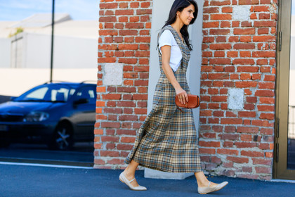 atmosphere details, beige shoes, brown bag, checked dress, detail, fashion week, frenchystyle, FW, graphic dress, horizontal, jonathan paciullo, leather bag, leather shoes, MFW, MILAN, printed dress, SPRING SUMMER 2018, SS 18, street style, white t shirt