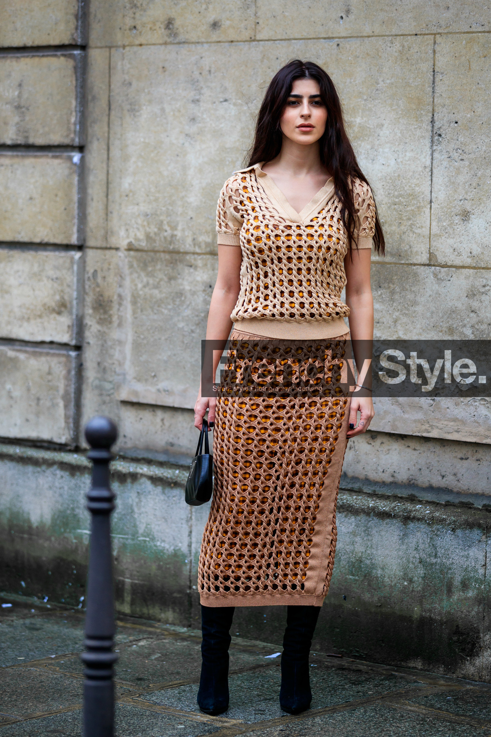 light beige pullover, light beige top, light beige skirt, short sleeves pullover, short sleeves top, knit skirt, knit top, knitwear, polo collar pullover, long skirt, openwork skirt, openwork top, openwork pullover, yellow top, yellow skirt, checked skirt, checked top, vichy printed skirt, vichy printed top, black suede boots, black leather bag, prada bag, hand bag, mini bag, fashion week, frenchystyle, FW, jonathan paciullo, street style, PFW, PARIS, AUTUMN WINTER 2020-2021, FALL WINTER 2020-2021, FW 20-21, vertical, full length