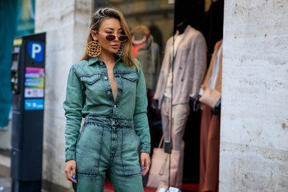denim jumpsuit, denim total look, green denim, long sleeves jumpsuit, big earrings, strassed earrings, round shape earrings, metalic frame sunglasses, fashion week, frenchystyle, FW, jonathan paciullo, street style, MFW, MILAN, SPRING SUMMER 2020, SS 20