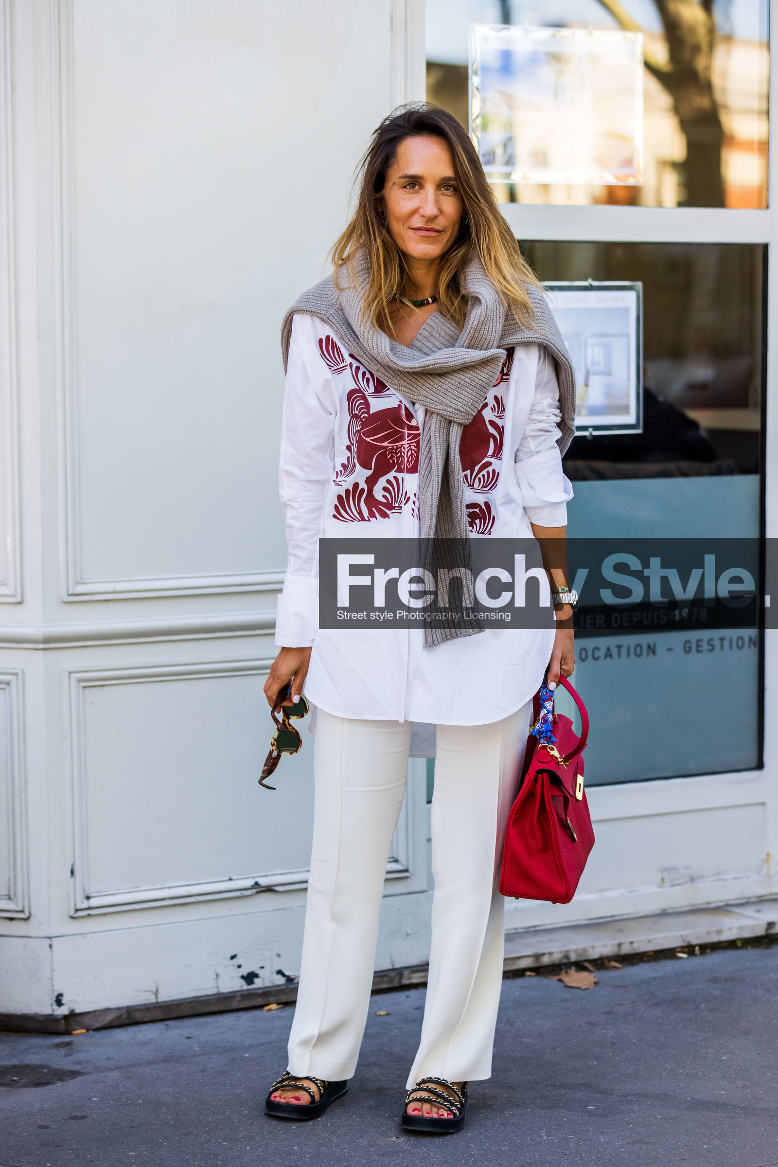 bag, beige knitwear, hermes bag, leather bag, pants, print, printed shirt, red bag, sandals, shirt, white pants, white shirt, street style, jonathan paciullo, FW, frenchystyle, fashion week, PFW, PARIS, SPRING SUMMER 2022, SS 22, vertical, full length