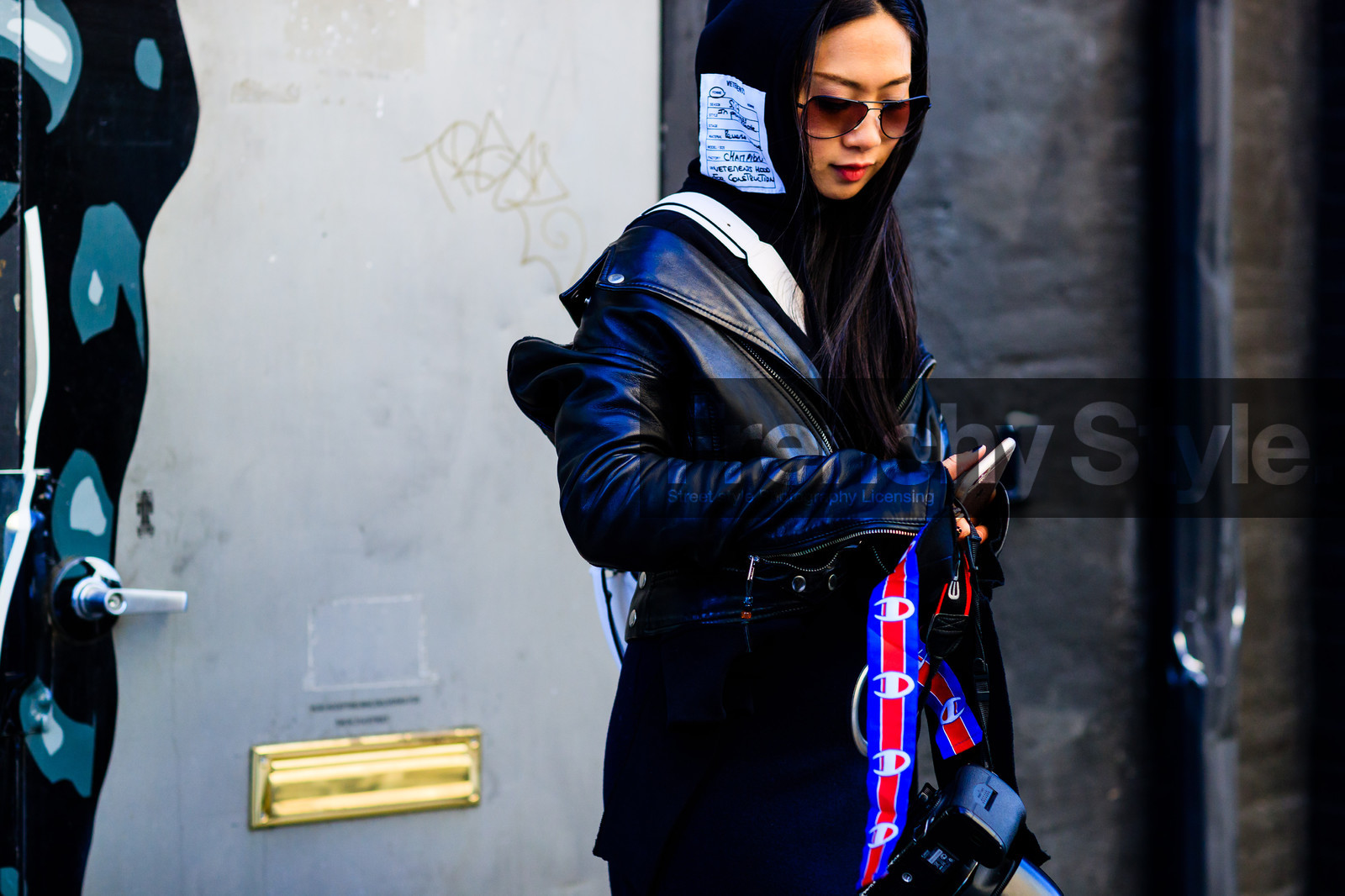 atmosphere details, AUTUMN WINTER 2017-2018, AW 17-18, black jacket, black perfecto, black sweater, blue skirt, camera, detail, FALL WINTER 2017-2018, fashion week, frenchystyle, FW, FW 17-18, hoodie, horizontal, jonathan paciullo, leather jacket, leather perfecto, NEW YORK, NYFW, street style, sunglasses, vêtements, white bag