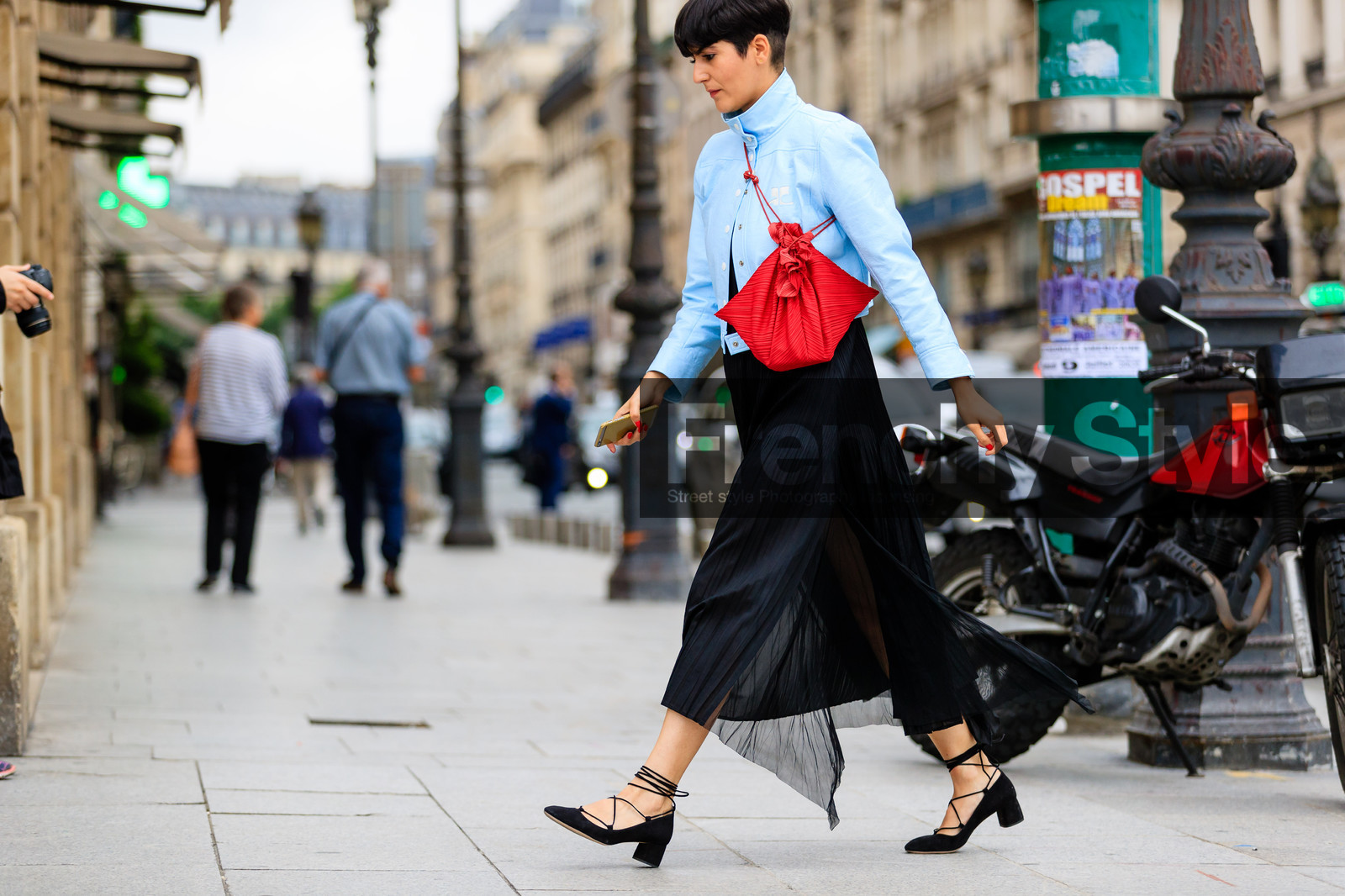 atmosphere details, AUTUMN WINTER 2016-2017, AW 16-17, black shoes, black skirt, blue jacket, courrèges, detail, FALL WINTER 2016-2017, fashion week, frenchystyle, FW, FW 16-17, HAUTE COUTURE, horizontal, jonathan paciullo, lace up shoes, leather bag, long skirt, MENSWEAR, PARIS, PFW, pleated skirt, red bag, see through, street style, suede shoes, varnished leather, vinyl