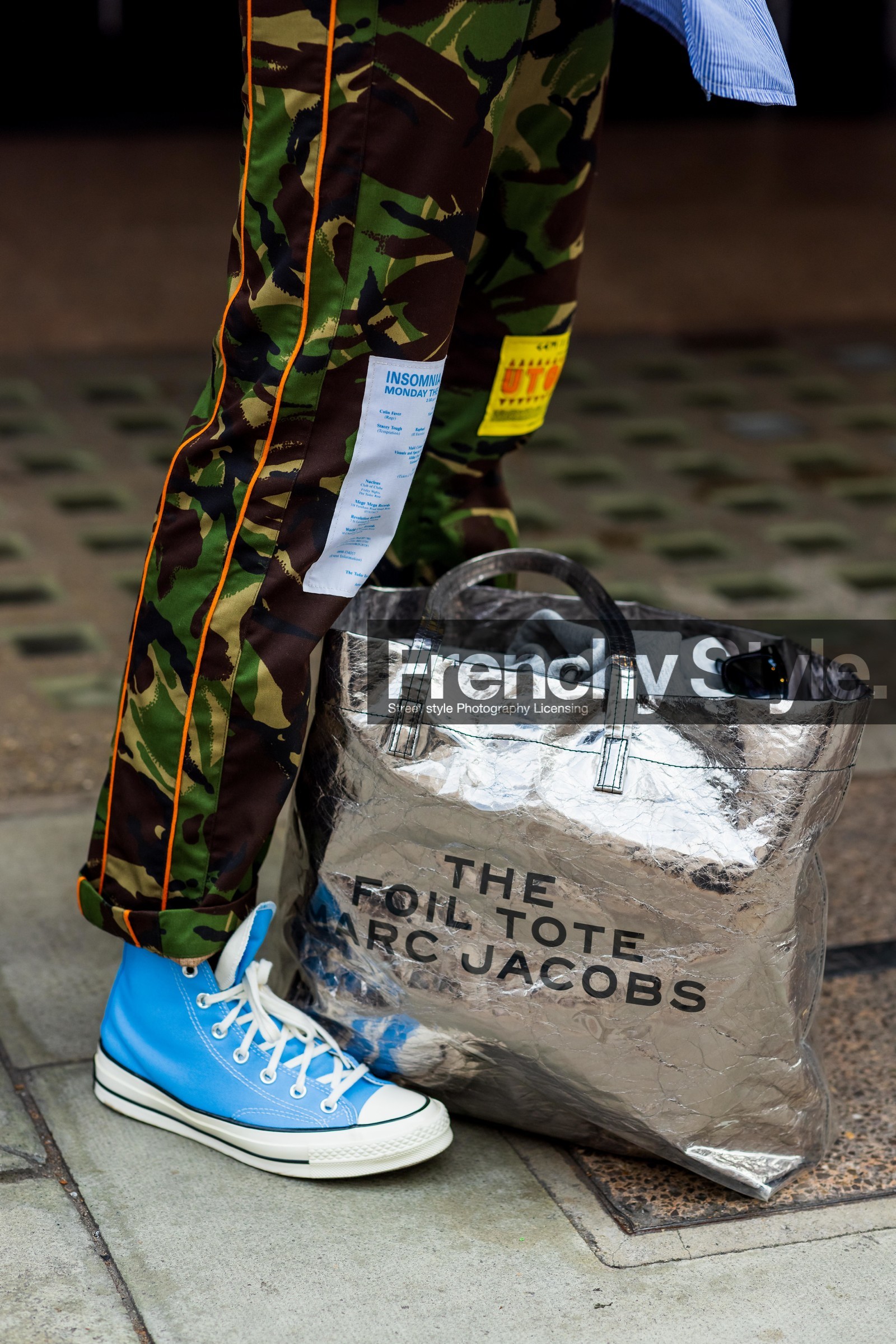 print, converse, blue sky, shoes, details, marc jacobs, tote bag, fashion week, frenchystyle, FW, jonathan paciullo, street style, SS 22, SPRING SUMMER 2022, LFW, LONDON, vertical, atmosphere details, detail